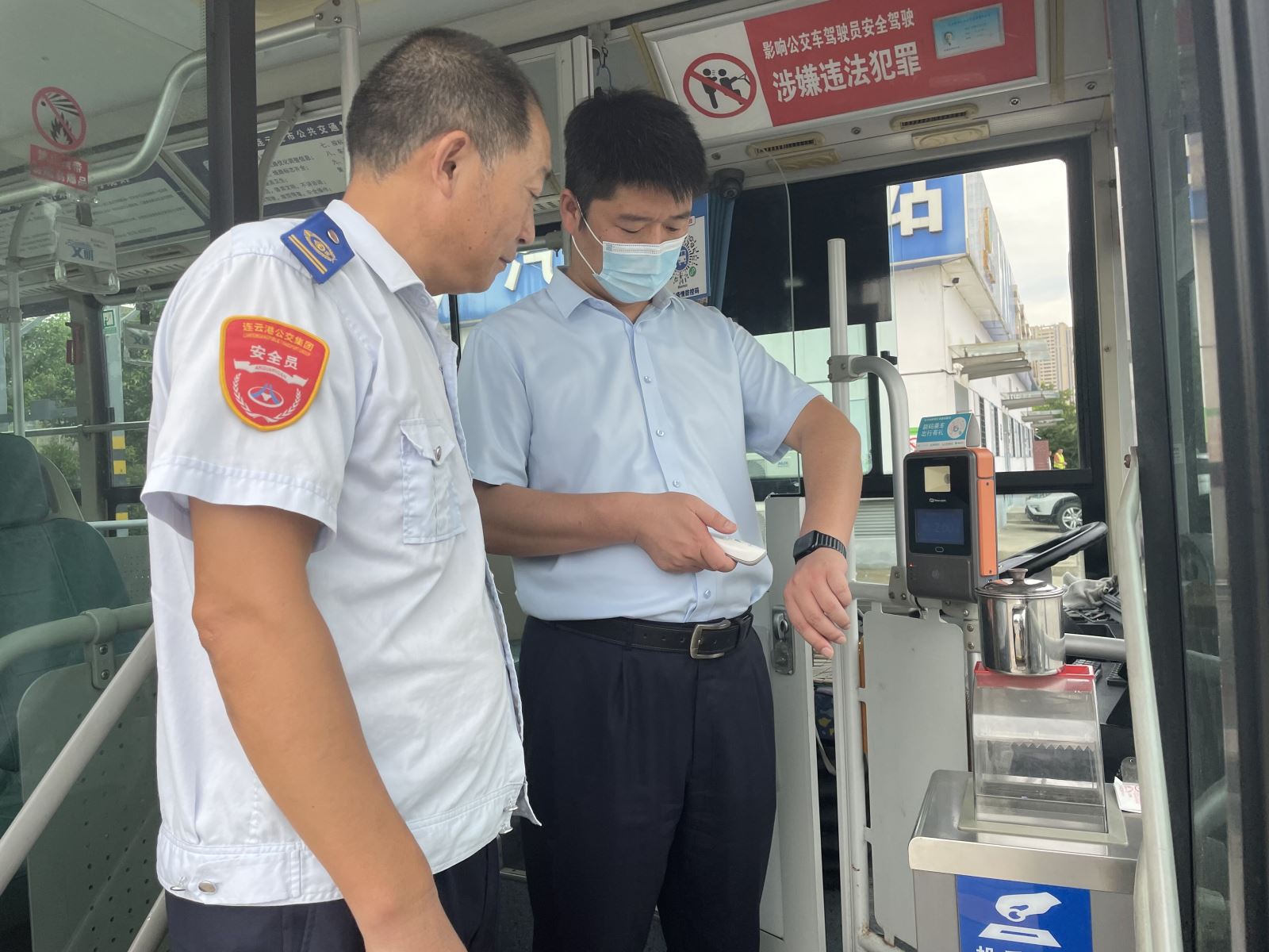 公交集團領(lǐng)導班子成員開(kāi)展早檢查